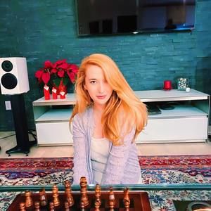 Meet your Posher, Charlotte